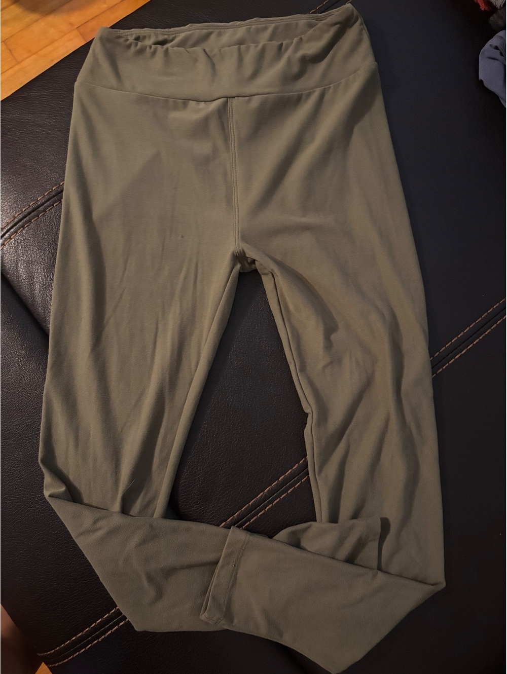 Lularoe OS olive leggings